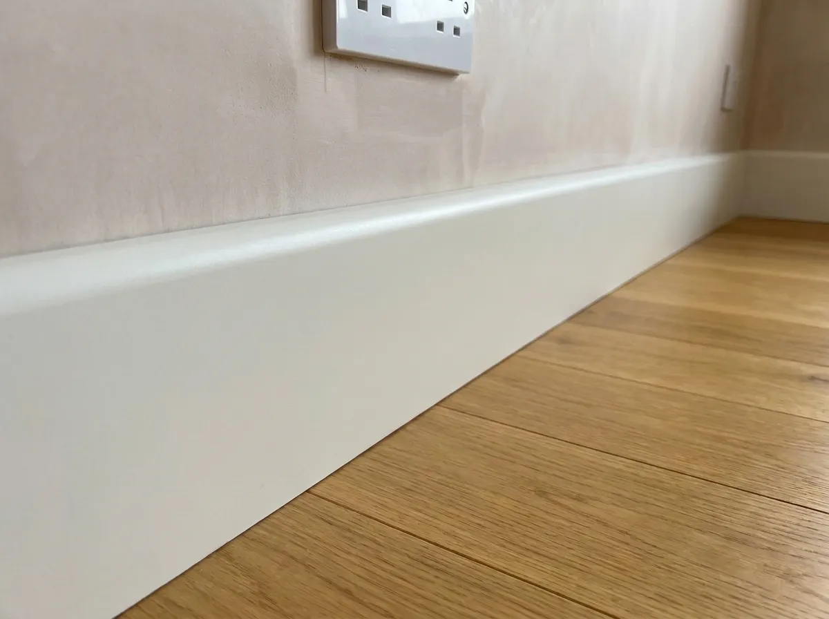 Minimalist Bullnose skirting board with a softly rounded top edge